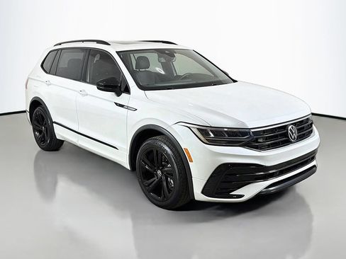Used 2023 Volkswagen Tiguan SE R-Line FWD image 2