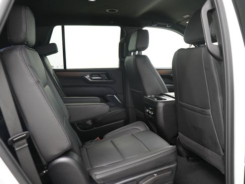 Used 2025 GMC Yukon Denali AWD/4WD image 18