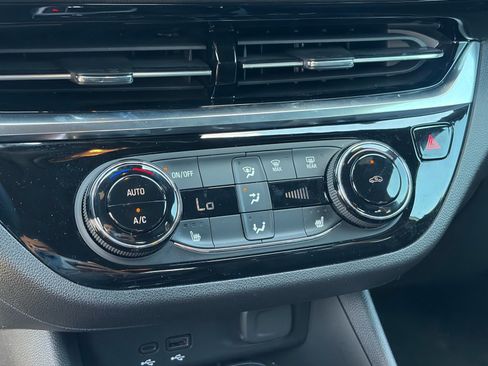 Used 2024 Buick Envista Sport Touring w/ Convenience I Package FWD image 22