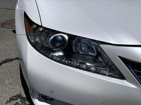 Used 2015 Lexus ES 300h w/ Navigation System Package FWD image 27