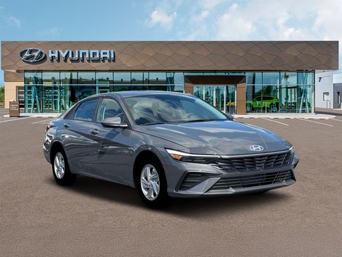 New 2026 Hyundai Elantra SE FWD image 11
