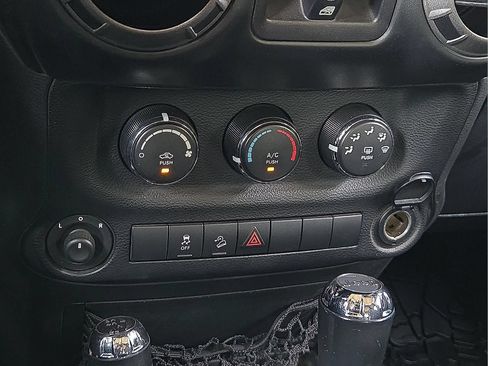 Used 2014 Jeep Wrangler Unlimited Sport w/ Quick Order Package 24S AWD/4WD image 17