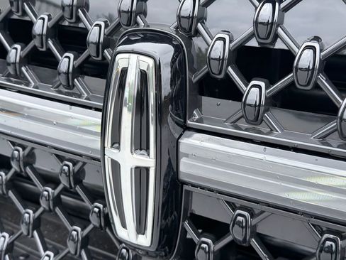 New 2026 Lincoln Navigator L Reserve AWD/4WD image 16