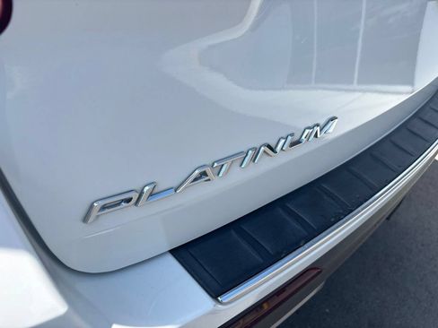 Used 2020 Ford Explorer Platinum w/ Premium Technology Package AWD/4WD image 17