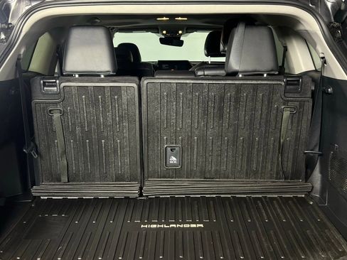 Used 2024 Toyota Highlander XLE image 26