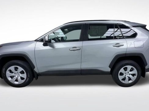 Used 2021 Toyota RAV4 LE FWD image 5