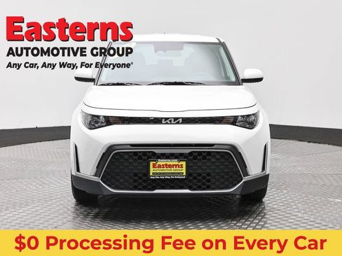 Used 2024 Kia Soul LX w/ Option Group 015 FWD image 2