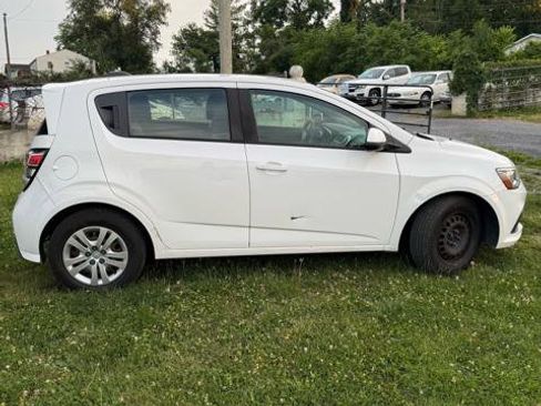 Used 2018 Chevrolet Sonic LT FWD image 9