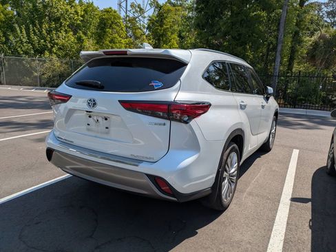 Used 2023 Toyota Highlander Platinum AWD/4WD image 7
