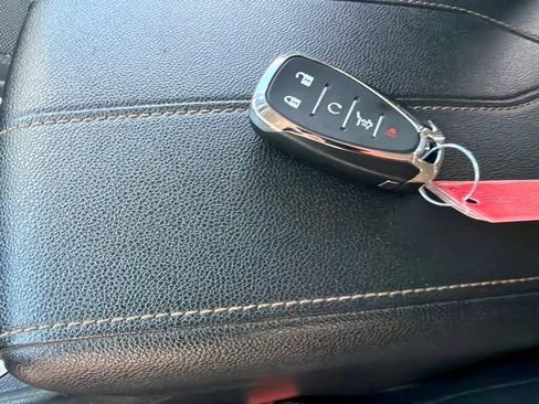 Used 2021 Chevrolet Traverse LS AWD/4WD image 48