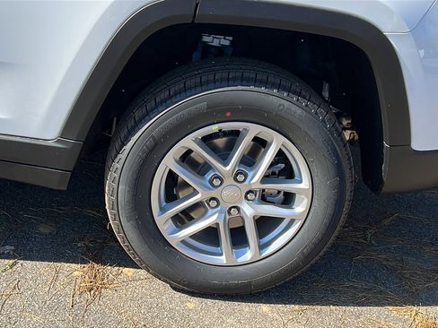 New 2025 Jeep Grand Cherokee 4WD image 12