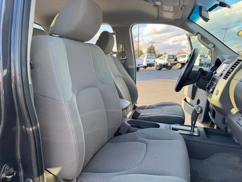 Used 2015 Nissan Frontier SV image 27