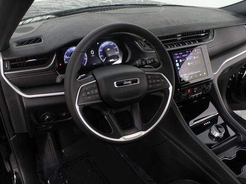 New 2025 Jeep Grand Cherokee L Altitude image 8