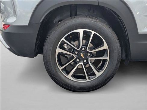 Used 2024 Chevrolet TrailBlazer LT w/ Driver Confidence Package FWD image 5