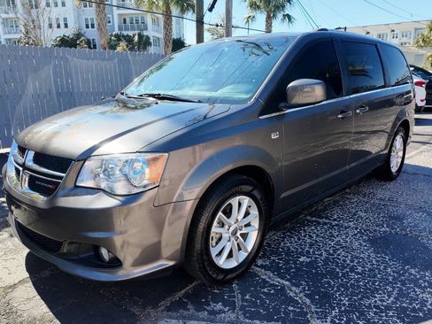 Used 2019 Dodge Grand Caravan SXT image 4