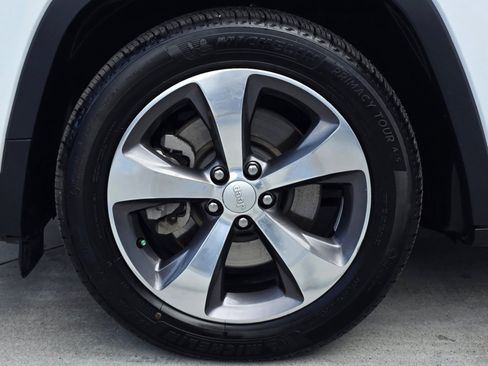 Used 2020 Jeep Cherokee Limited image 9