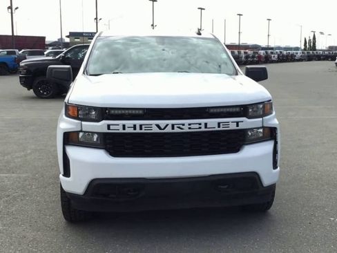 Used 2019 Chevrolet Silverado 1500 Custom w/ Custom Value Package AWD/4WD image 3