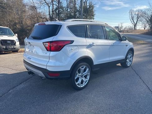 Used 2019 Ford Escape Titanium image 3