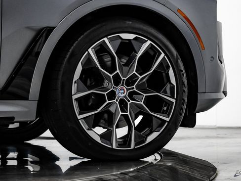 Used 2023 BMW X7 M60i w/ Executive Package image 89