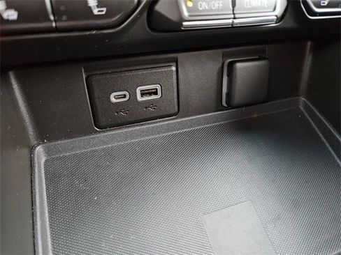 Used 2021 Chevrolet Suburban RST image 28