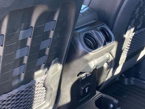 Used 2020 Jeep Gladiator Mojave image 17