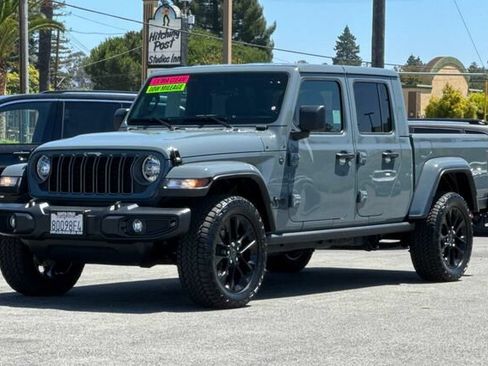 Used 2025 Jeep Gladiator Sport AWD/4WD image 8
