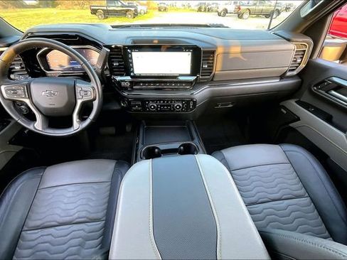 Used 2024 Chevrolet Silverado 2500 ZR2 w/ Technology Package image 16