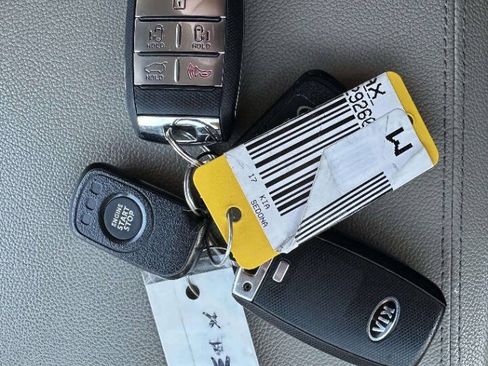 Used 2017 Kia Sedona LX w/ LX Essentials Premium Package FWD image 43