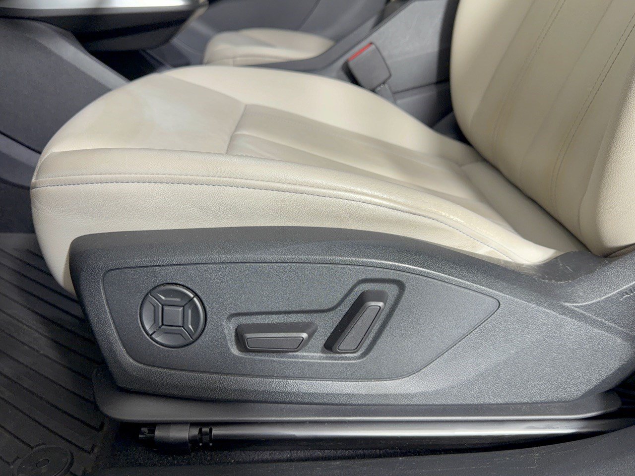 Used 2023 Audi Q4 e-tron Prestige AWD/4WD image 16