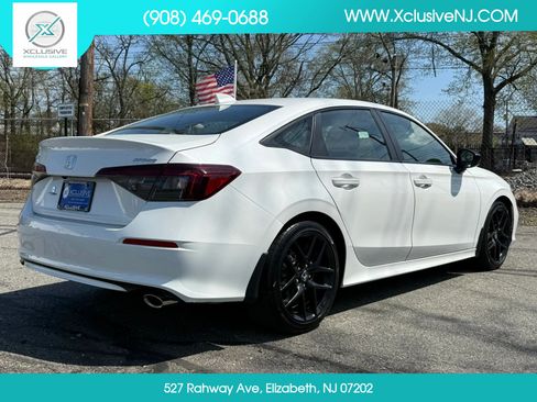 Used 2025 Honda Civic Sport image 4