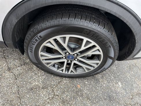 Used 2020 Ford Escape SEL image 10