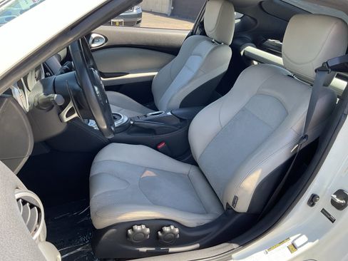 Used 2009 Nissan 370Z Touring RWD image 15