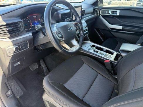 Used 2022 Ford Explorer XLT image 11