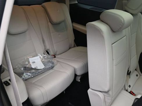 Certified 2026 Mercedes-Benz GLS 450 4MATIC image 27
