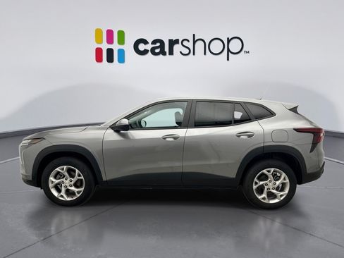 Used 2024 Chevrolet Trax LS w/ LS Convenience Package FWD image 2