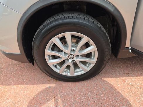 Used 2019 Nissan Rogue SV AWD/4WD image 23