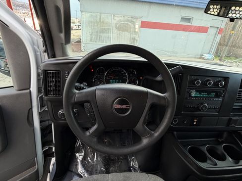 Used 2017 GMC Savana 2500 RWD image 14