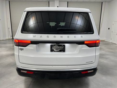 Used 2024 Jeep Wagoneer Series II w/ Flexible Seating Group RWD image 8