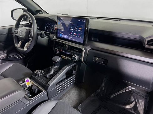 Certified 2025 Toyota 4Runner TRD Off-Road Premium image 25