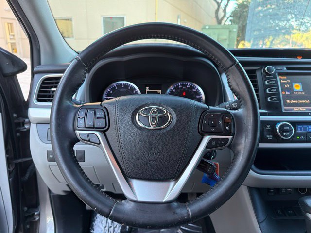Used 2019 Toyota Highlander Plus FWD image 8