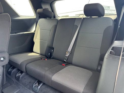 Used 2023 Chevrolet Traverse LT FWD image 15