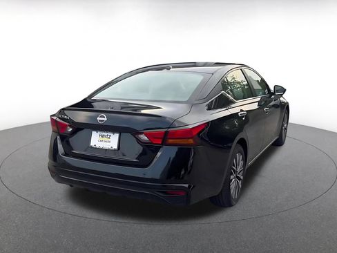 Used 2025 Nissan Altima 2.5 SV FWD image 14