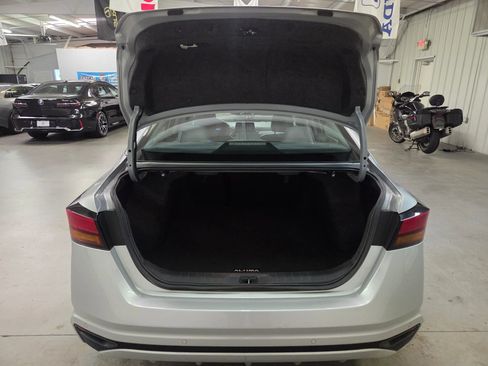 Used 2025 Nissan Altima 2.5 SV FWD image 34