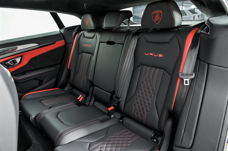 Used 2023 Lamborghini Urus S AWD/4WD image 31