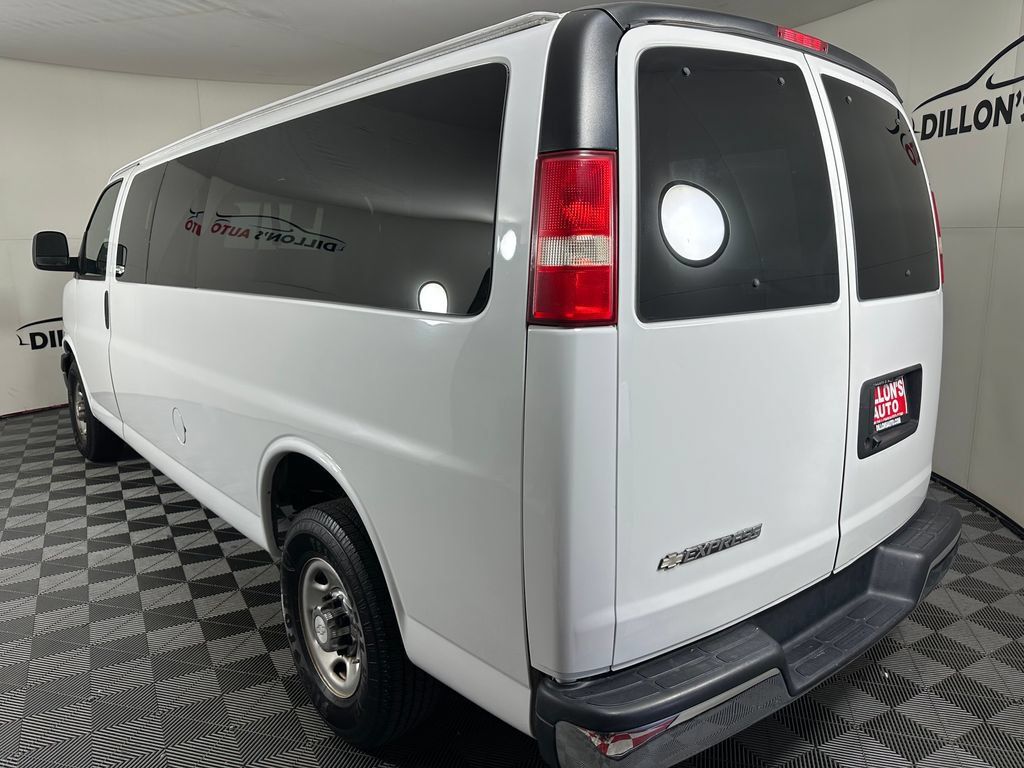 Used 2018 Chevrolet Express 3500 LT w/ LT Preferred Equipment Group RWD image 4