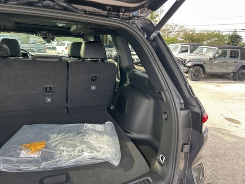 New 2026 Jeep Grand Cherokee Limited image 32