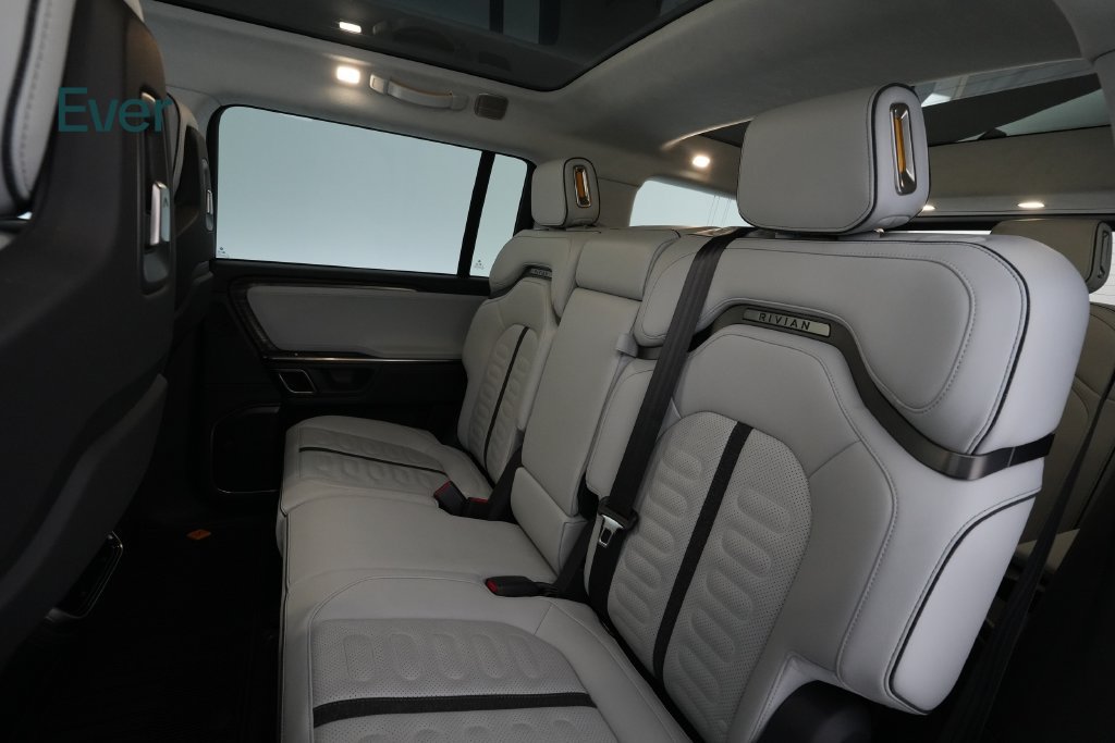 Used 2023 Rivian R1S Launch Edition Quad AWD/4WD image 24