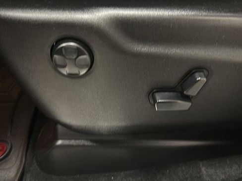 Used 2013 Jeep Grand Cherokee Overland w/ Advance Technology Group image 17