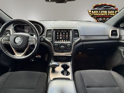 Used 2014 Jeep Grand Cherokee Laredo w/ 18" Wheel & 8.4" Radio Group AWD/4WD image 3