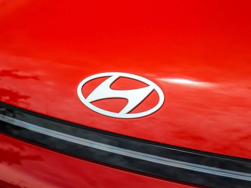 Used 2024 Hyundai Kona SEL w/ Convenience Package FWD image 11